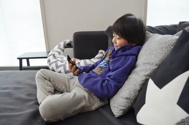 ゲームに夢中のイメージ画像