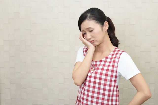 非常識な他の家族に悩むイメージ画像